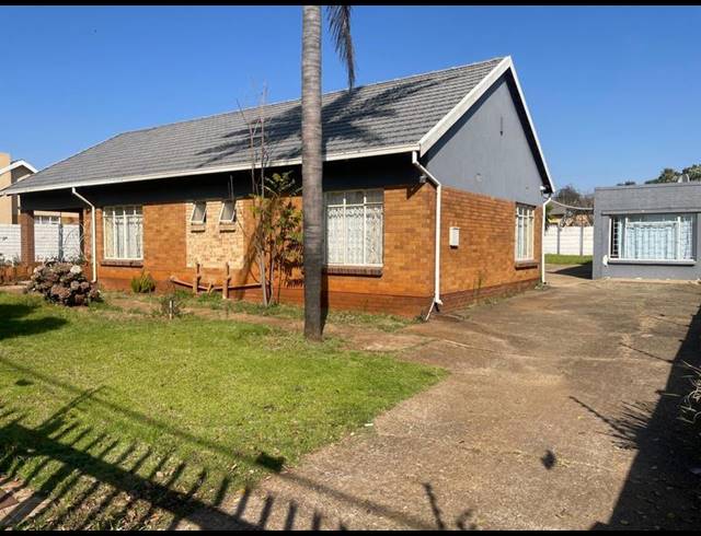 7 BEDROOM HOUSE FOR SALE IN RHODESFIELD